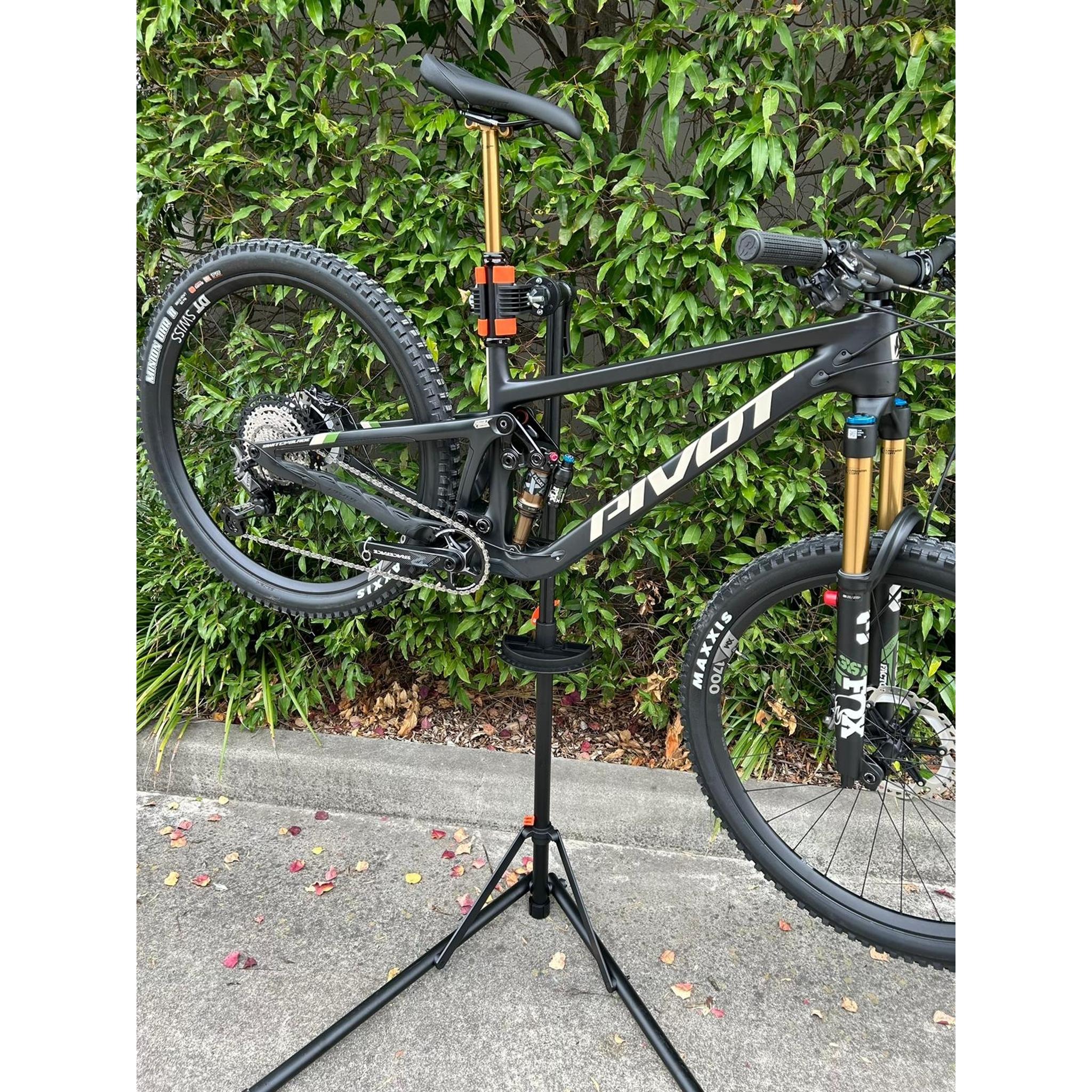 Jetblack Workstand Pro w/ Lever Locking Clamp Head
