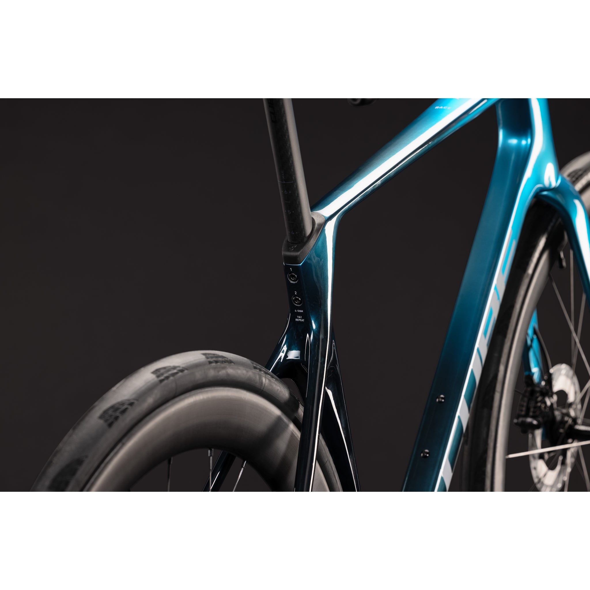 Cube Agree C:62 Race Road Bike Chromeblue'n'Liquidblue