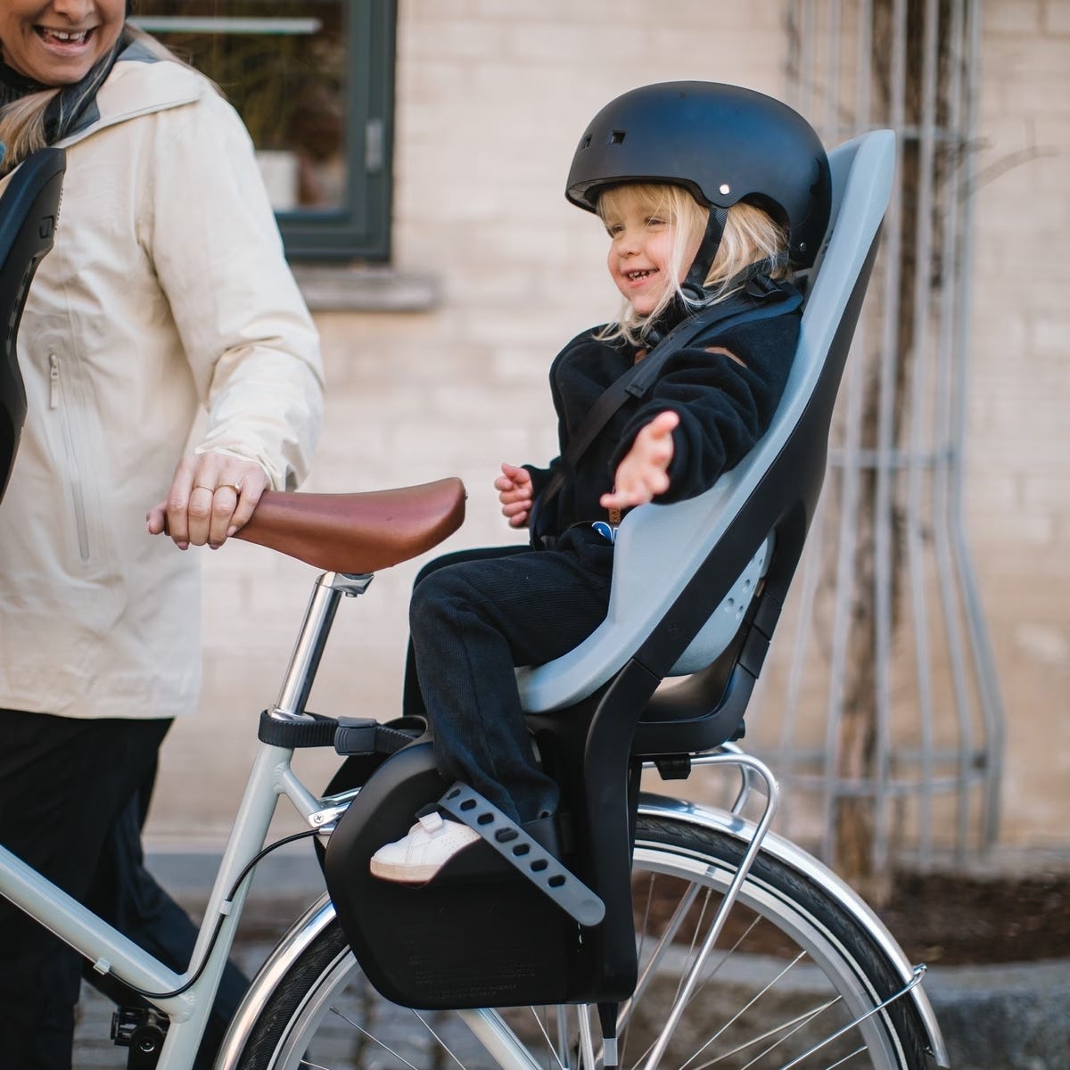 Thule Yepp 2 Maxi Rack Mounted Child Seat Black