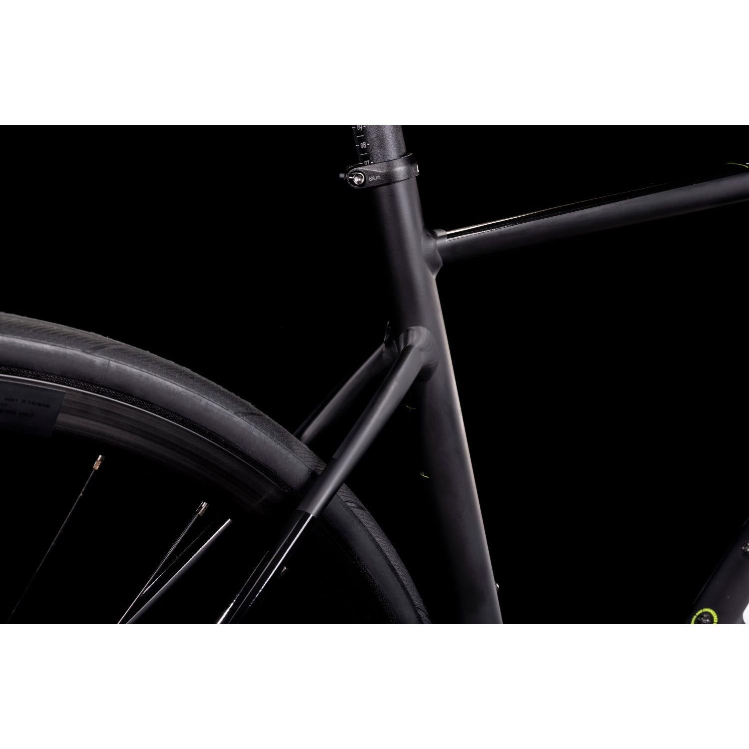 Cube Attain Race Road Bike Black 'n' White