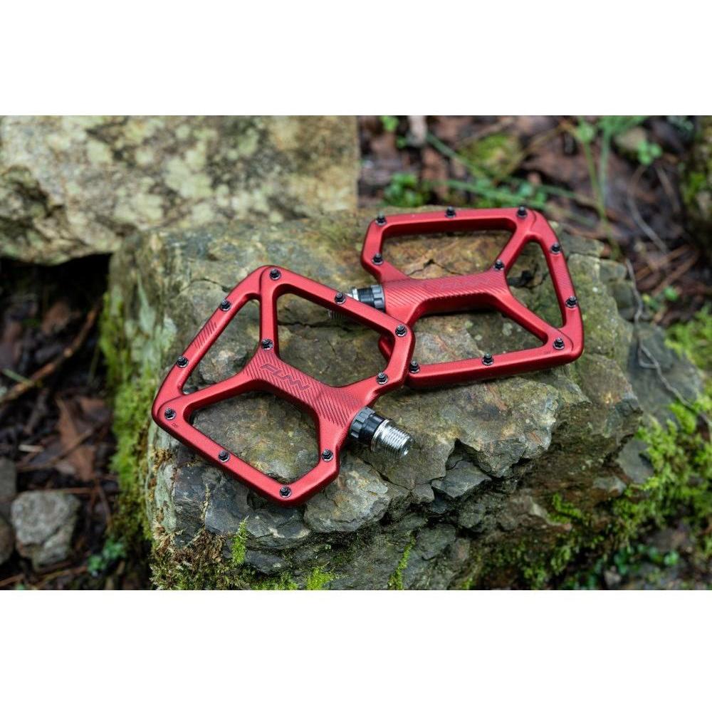 FUNN Python V2 Flat Pedals Red