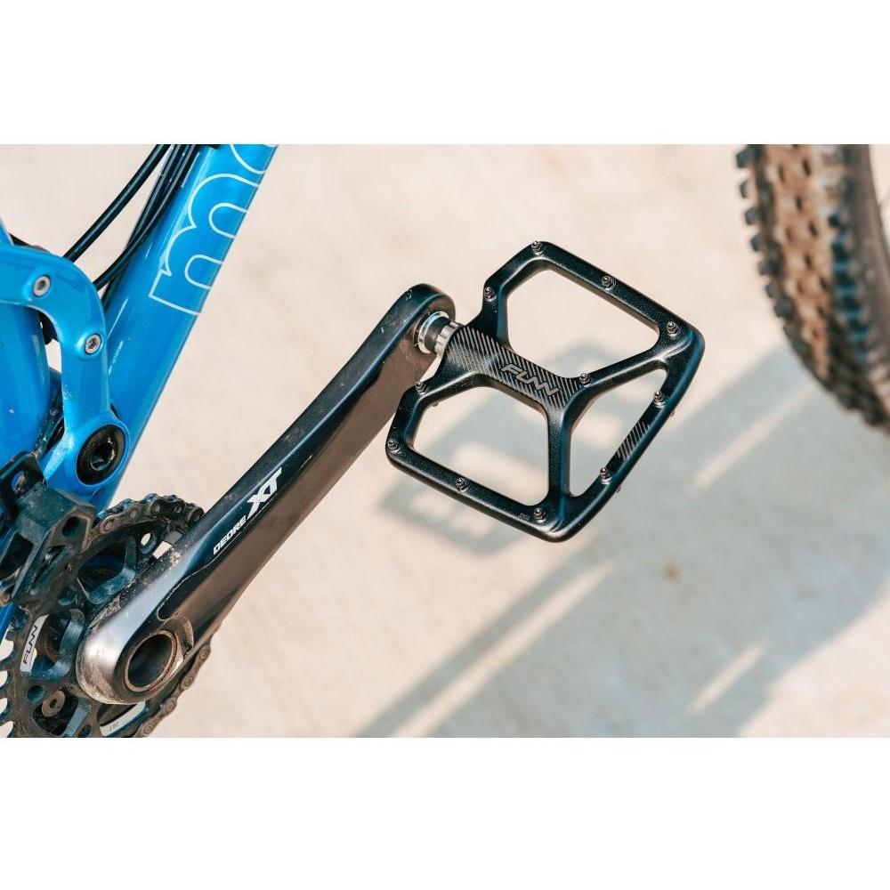 funn python flat pedal FUNN Python V2 Flat Pedals Black – 99 Bikes