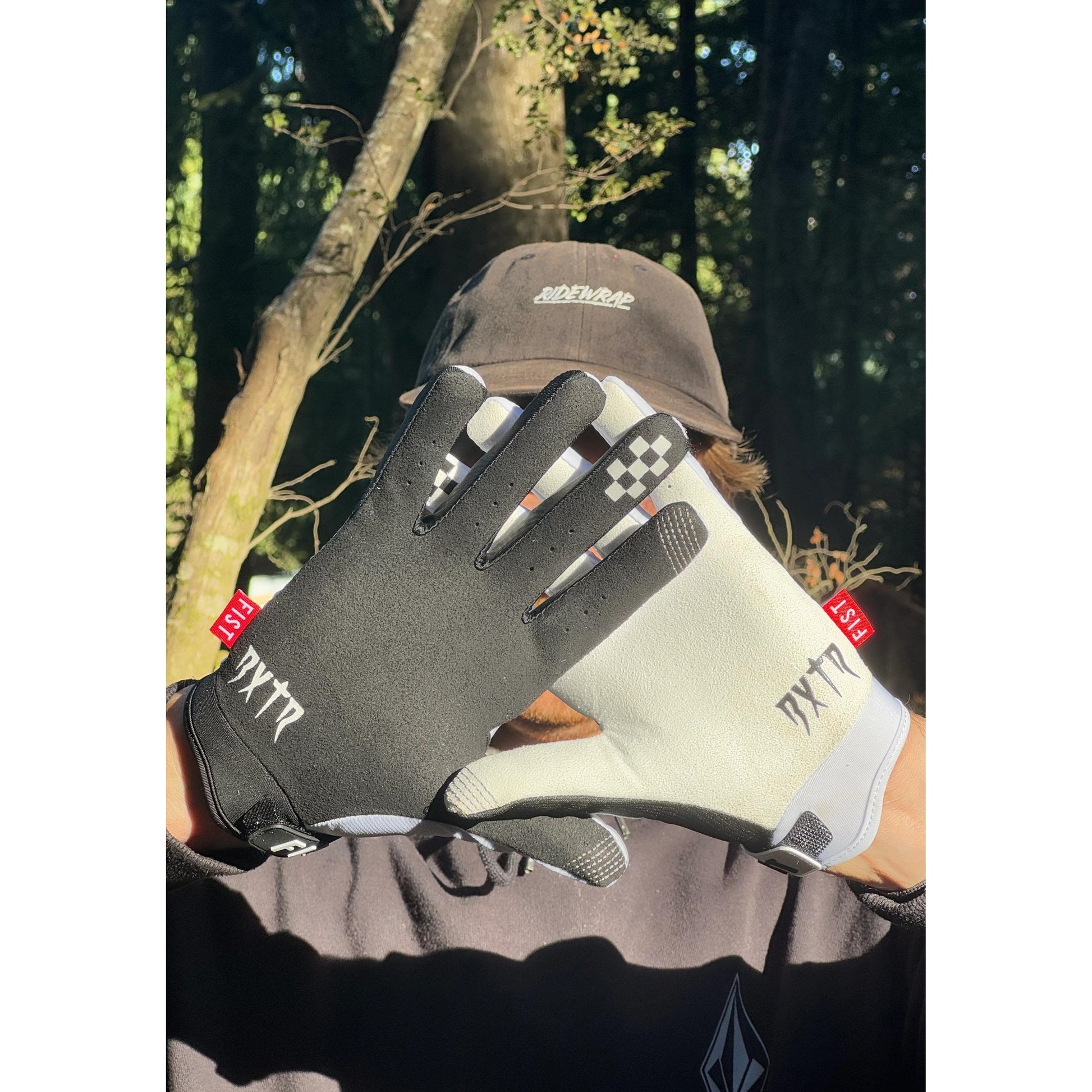 Fist Strapped Gloves Baxter Maiwald - Soaring Eagle White/Black