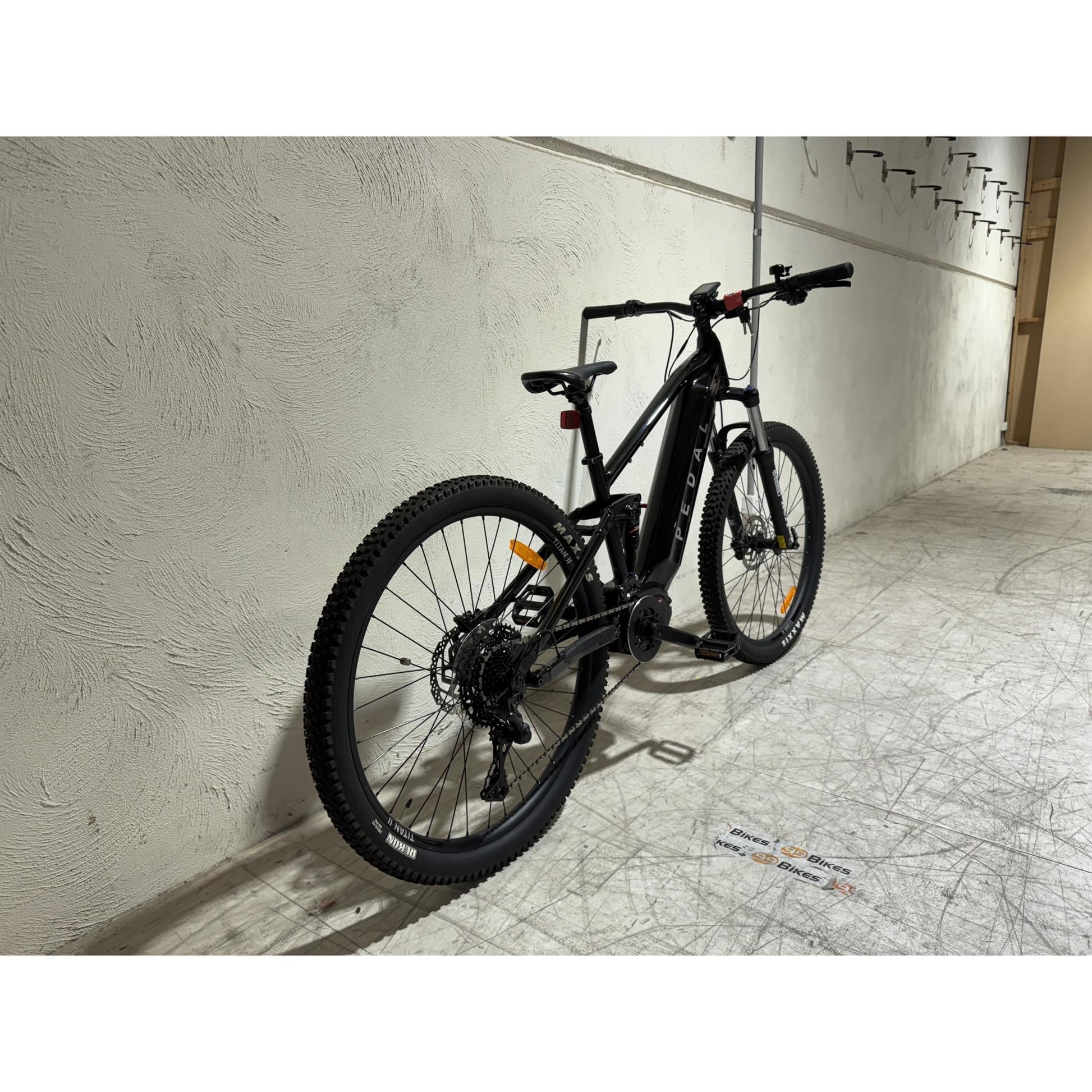 EX-DEMO Pedal Titan 2 Electric Dual Suspension Mountain Bike Cosmic Black (Medium)