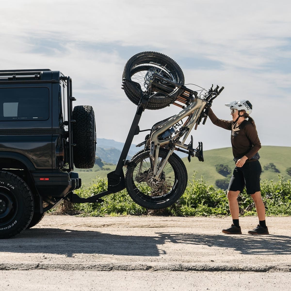 Thule ReVert 4 Bike Vertical Hitch Rack
