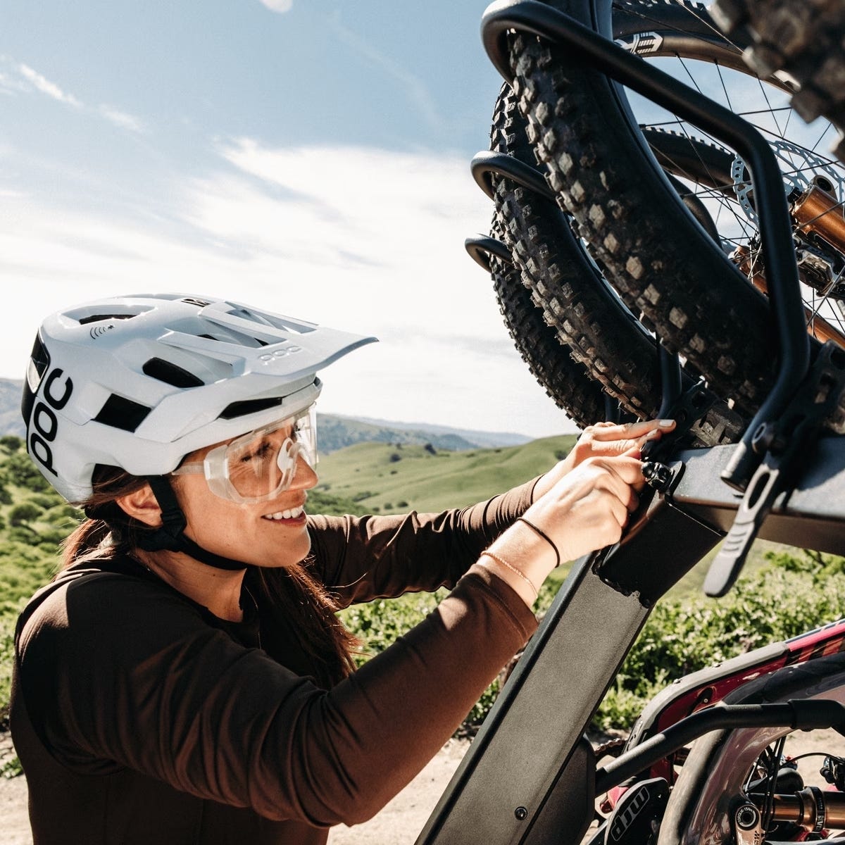 Thule ReVert 4 Bike Vertical Hitch Rack