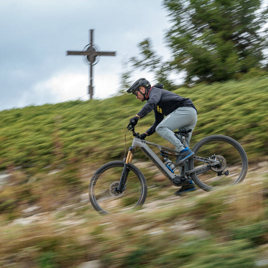 Cube Compact Hybrid Sport Electric Bike White/Black – 99 Bikes