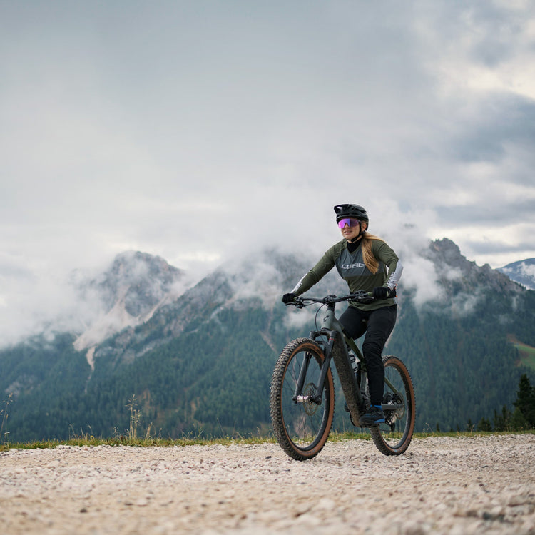 Cube Compact Hybrid Sport Electric Bike White/Black – 99 Bikes