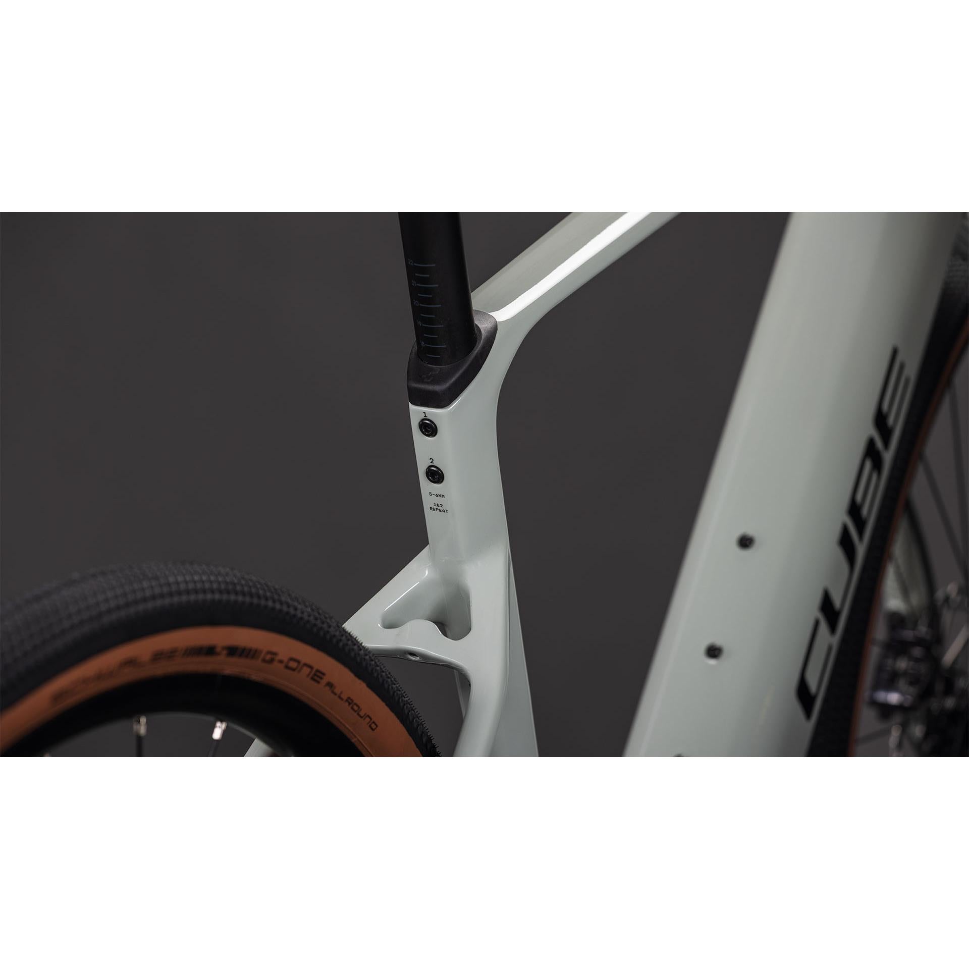 Cube Nuroad Hybrid C62 Race 400X Electric Gravel Bike Reedbeige'n'Black