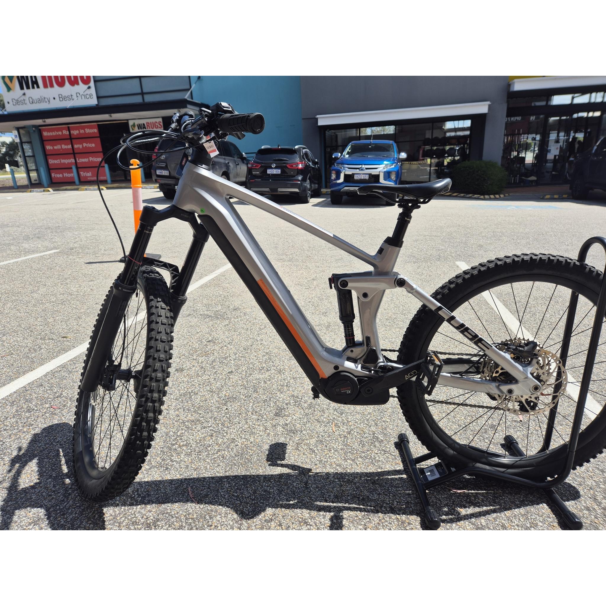 EX-DEMO Cube Stereo Hybrid 160 HPC SL 750 27.5'' Electric Enduro Bike Polar Silver 'n' Orange (Medium)