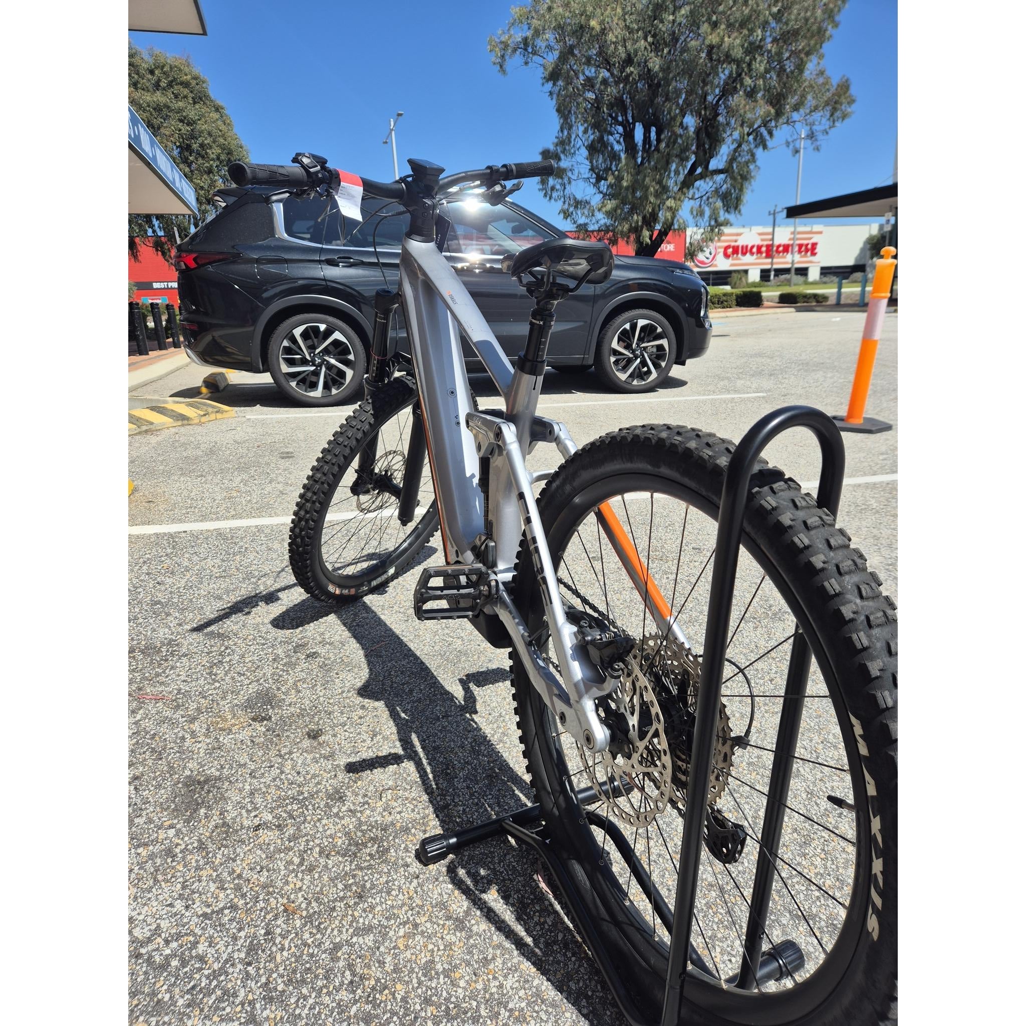 EX-DEMO Cube Stereo Hybrid 160 HPC SL 750 27.5'' Electric Enduro Bike Polar Silver 'n' Orange (Medium)