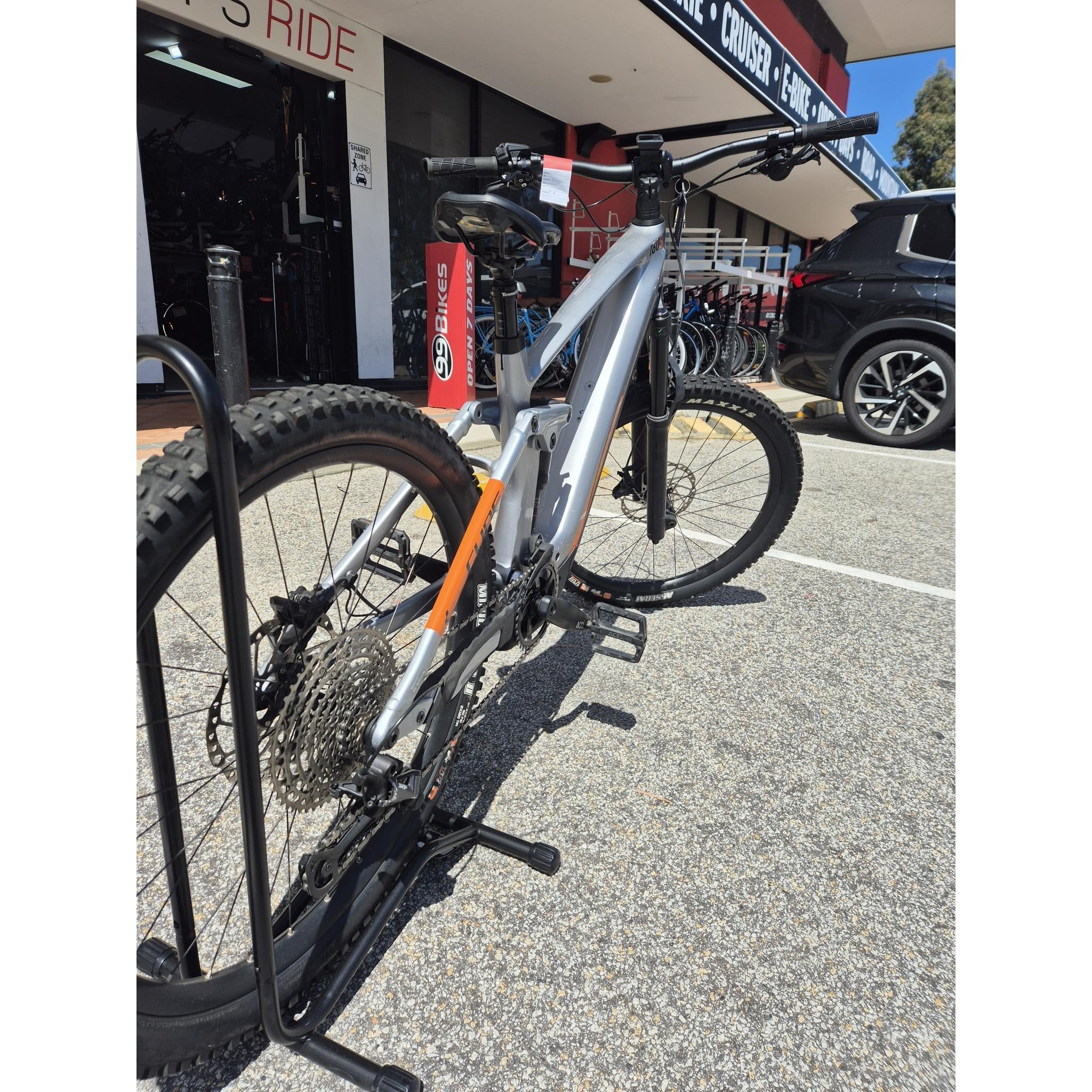 EX-DEMO Cube Stereo Hybrid 160 HPC SL 750 27.5'' Electric Enduro Bike Polar Silver 'n' Orange (Medium)