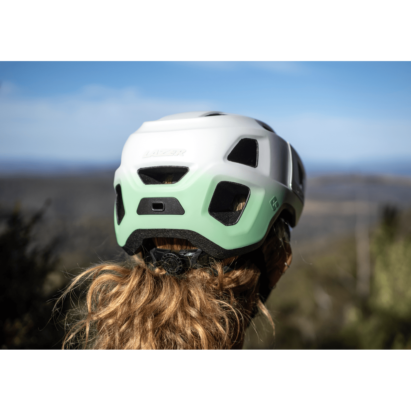 Lazer Finch Kineticore MTB Helmet UNI Matte White Mint
