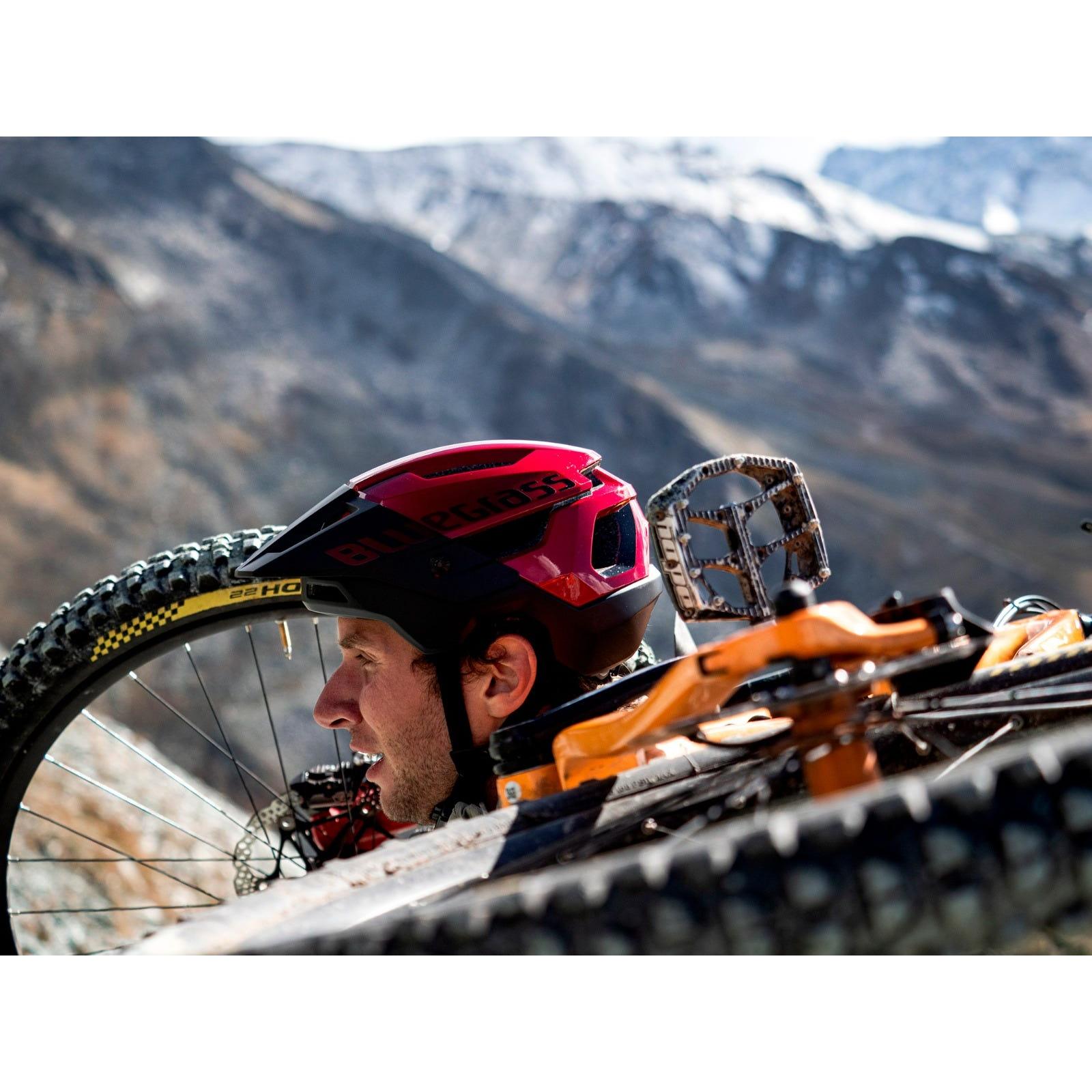MET Bluegrass Rogue MIPS MTB Helmet Metallic Red