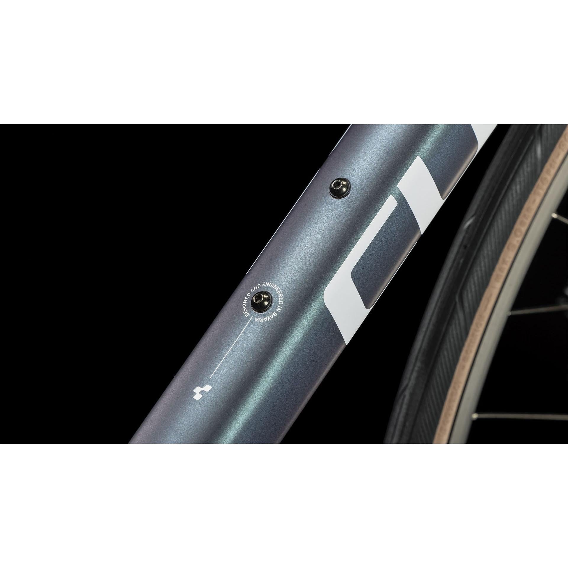Cube Attain Road Bike Deep Blue'n'White