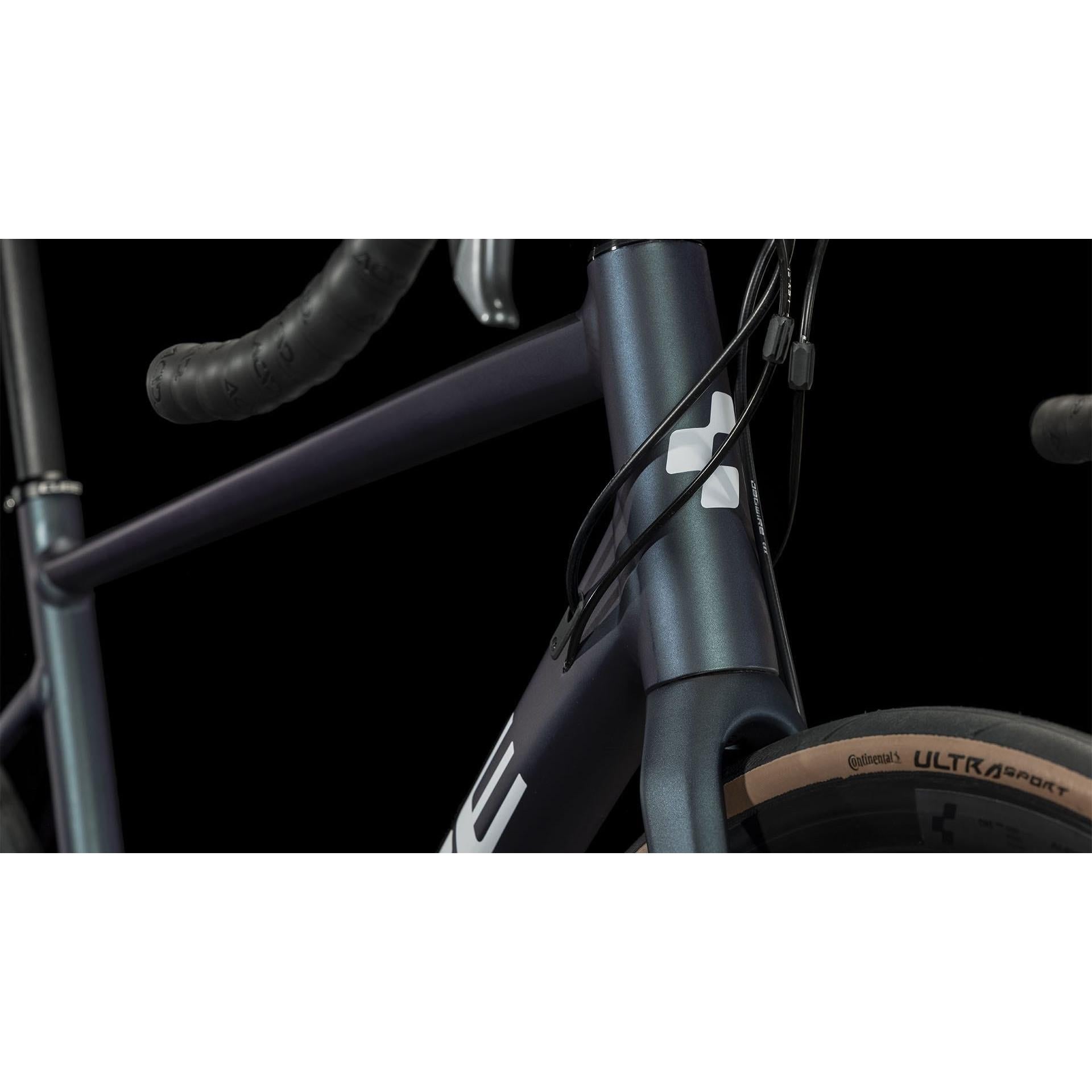 Cube Attain Road Bike Deep Blue'n'White