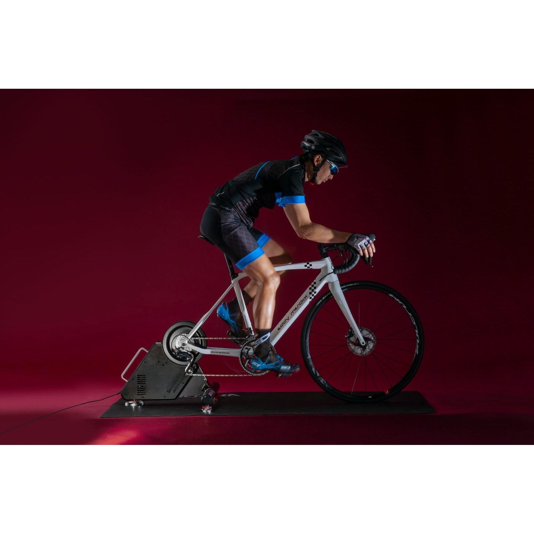 Minoura Kagura Direct Drive Smart Indoor Trainer