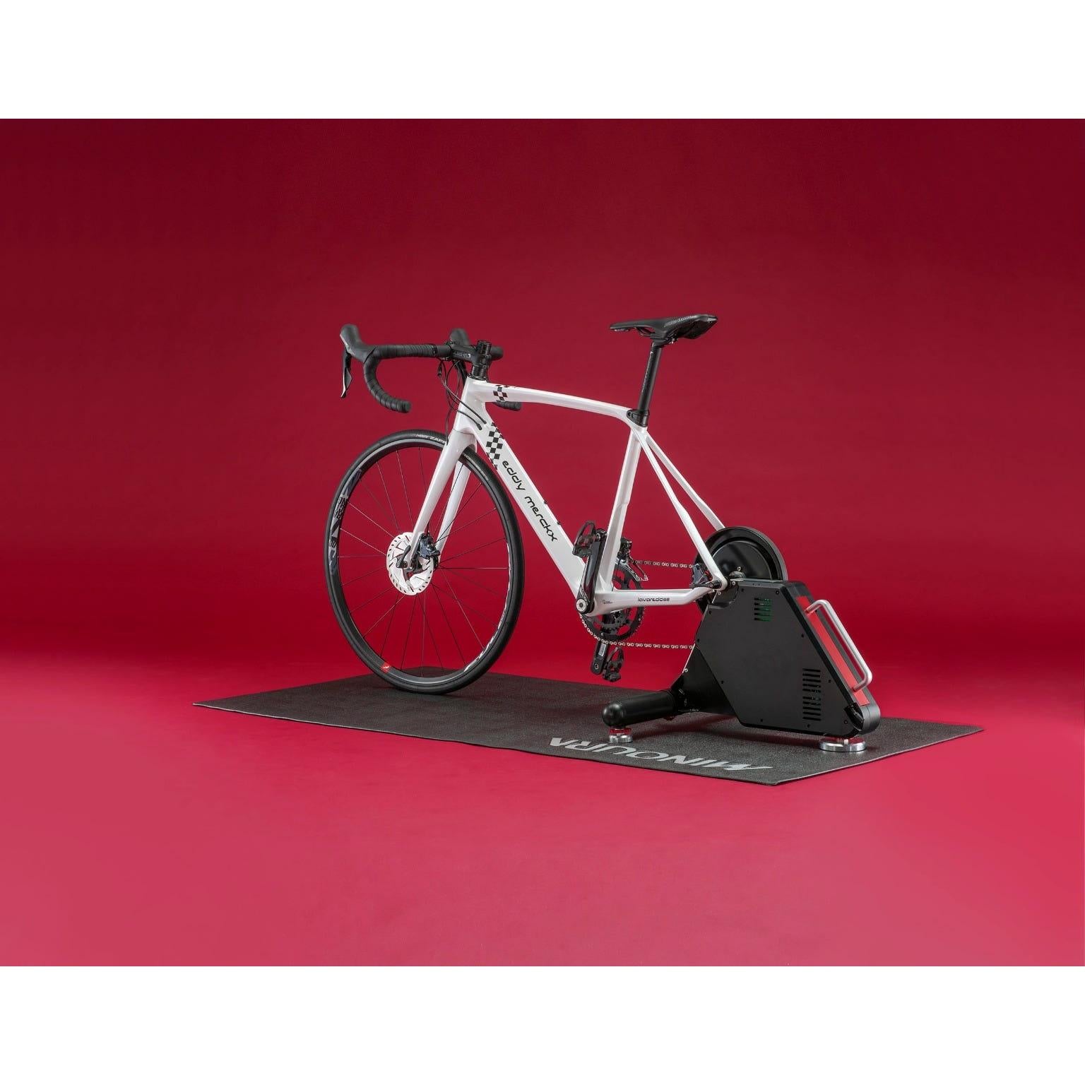 Minoura Kagura Direct Drive Smart Indoor Trainer