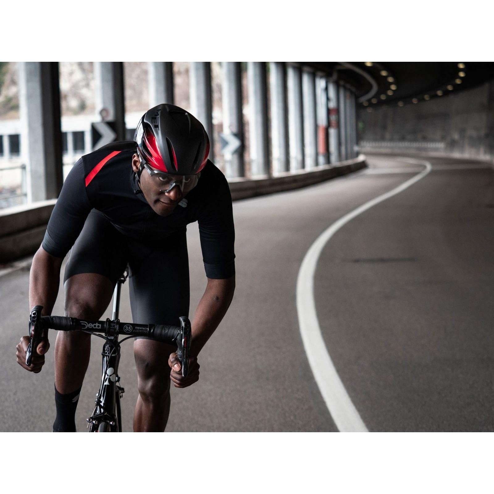 MET Manta MIPS Helmet Black/Red