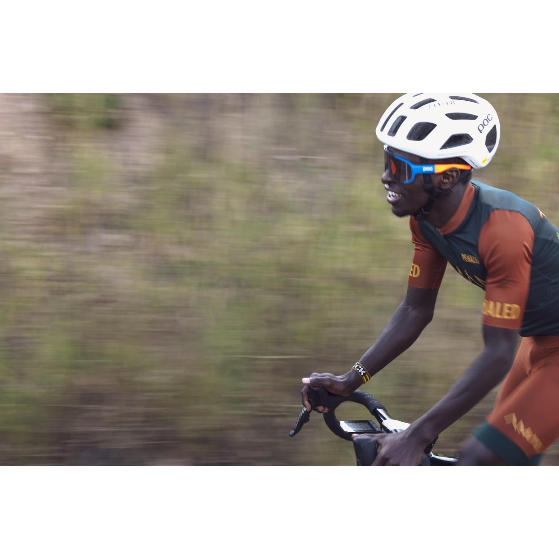 Wahoo ELEMNT ROAM 2.0 GPS Bike Computer - Bundle