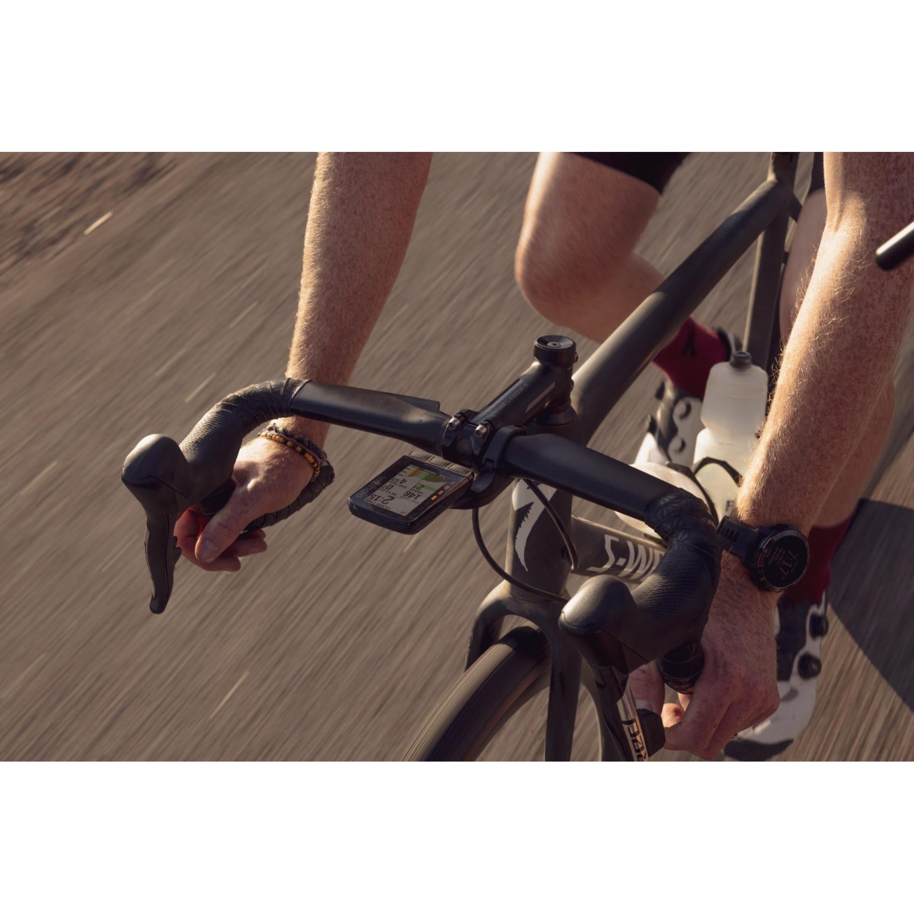 Wahoo ELEMNT ROAM 2.0 GPS Bike Computer - Bundle