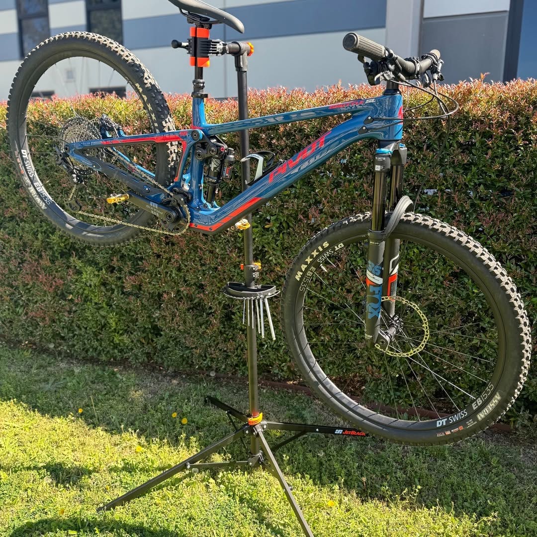 Jetblack Workmate Workstand Black