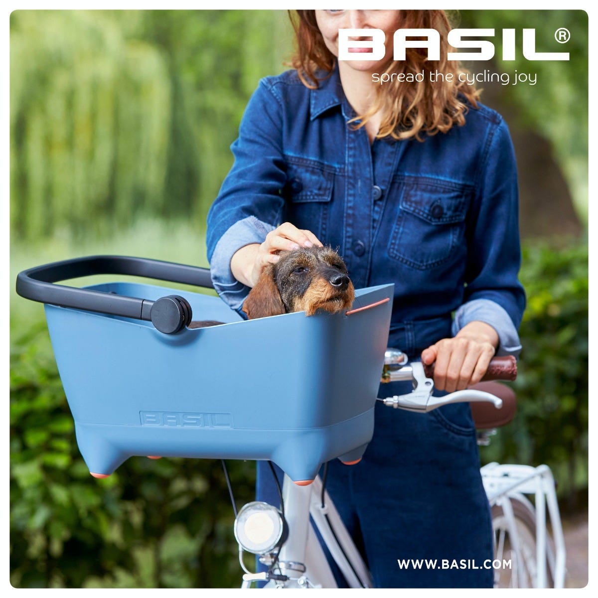 Basil Buddy Front Pet Basket with FK Denim